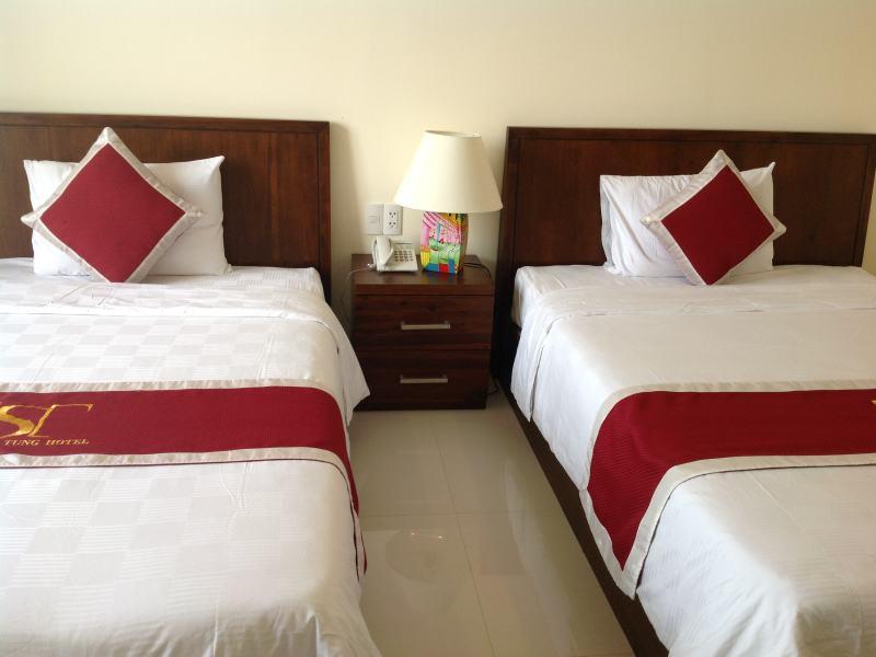 Truong Son Tung 1 - Beautiful Beach Hotel Da Nang Exterior photo